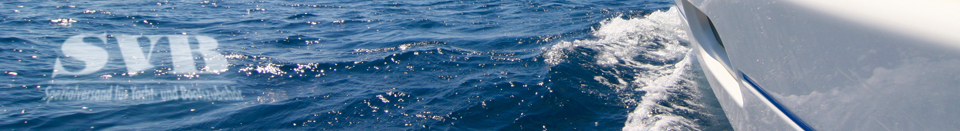 Laiva, jossa näkyy SVB:n logon varjo vedessä